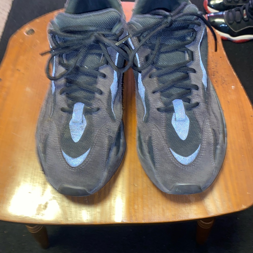 Yeezy 700 size 10.5